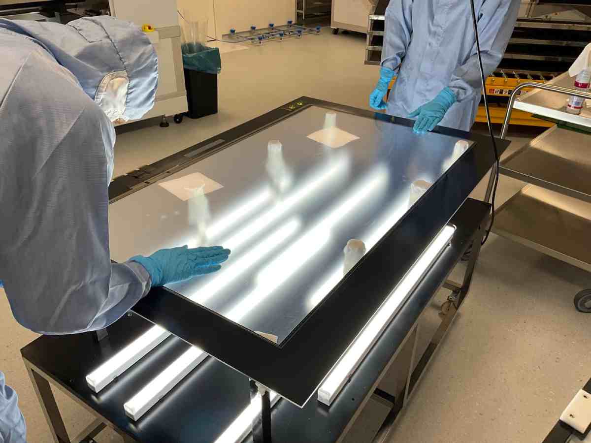 ISO-7 Reinraum – Touch-Lamination und Prozessanlagen