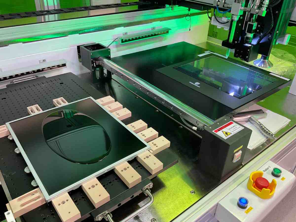 ISO-7 Reinraum – Touch-Lamination und Prozessanlagen